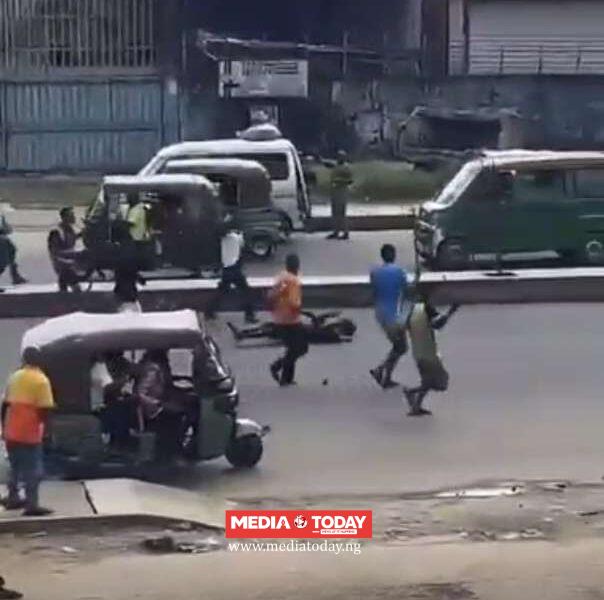 De⁠bt Dispute Turns Deadly in A⁠b‍a as Man Al‌legedly Stabs Friend, Gets Lynched by Mo⁠b