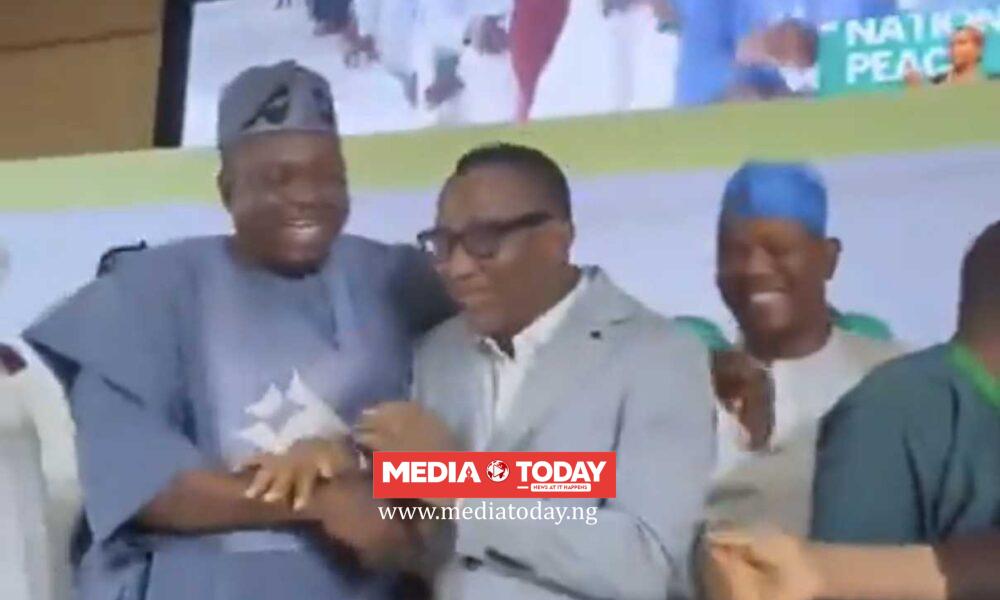 “I⁠ Don’t W⁠a‌nt to Hug APC, Na‍ Fake Hug” — Sow⁠ore Rejects APC Chairman’s Embrac⁠e at Peace Accord