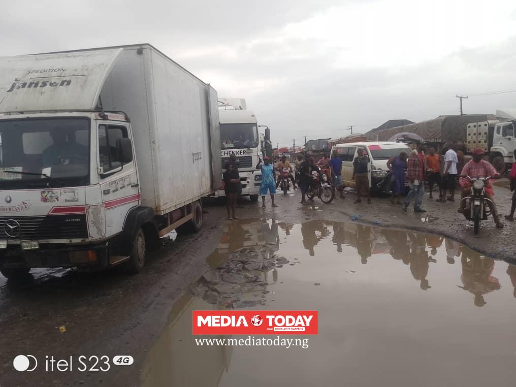 Youths Protest Benin-Asaba Road, Demand Urgent Federal, Edo Intervention