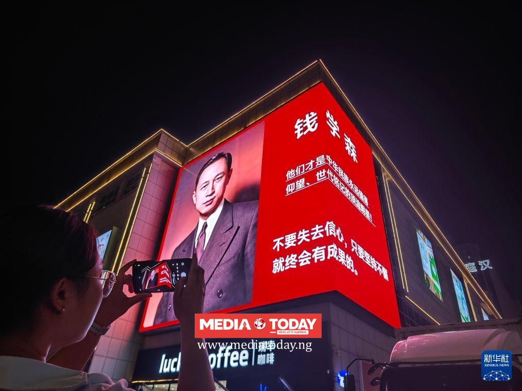 Chinese Businesses Are Voluntarily Turning Commercial Billboards Into Scientist Tributes
