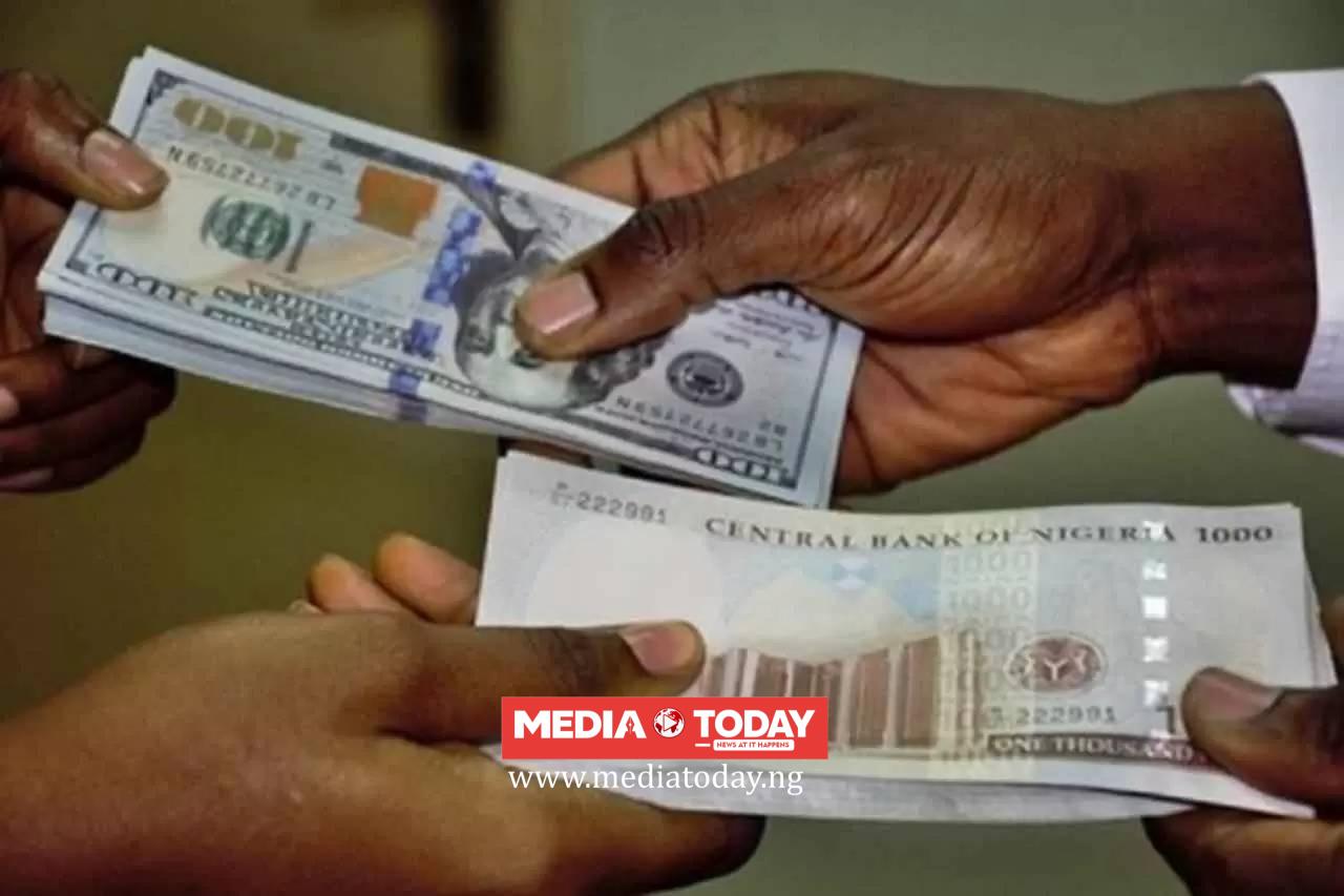 Dollar Near Two-Month High as Oil, Borrowing Costs Rise