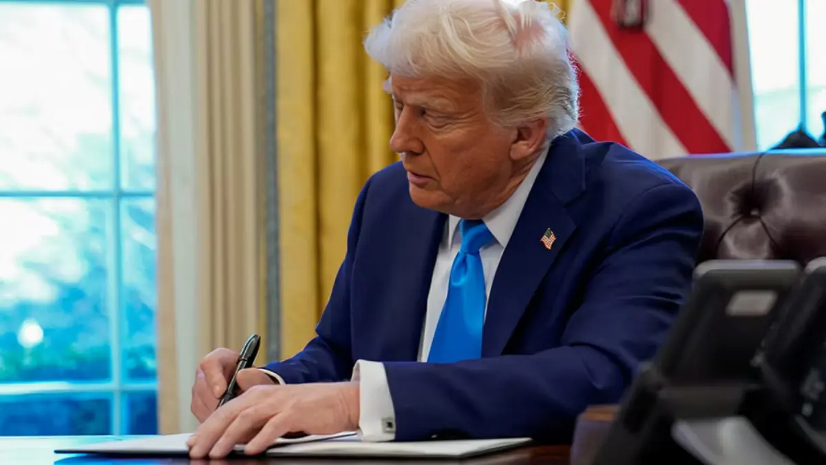 Trump Signs Russia Sanctions Law, Opens Door to 100% Tariffs on India, China, Other Russian Oil Buyers