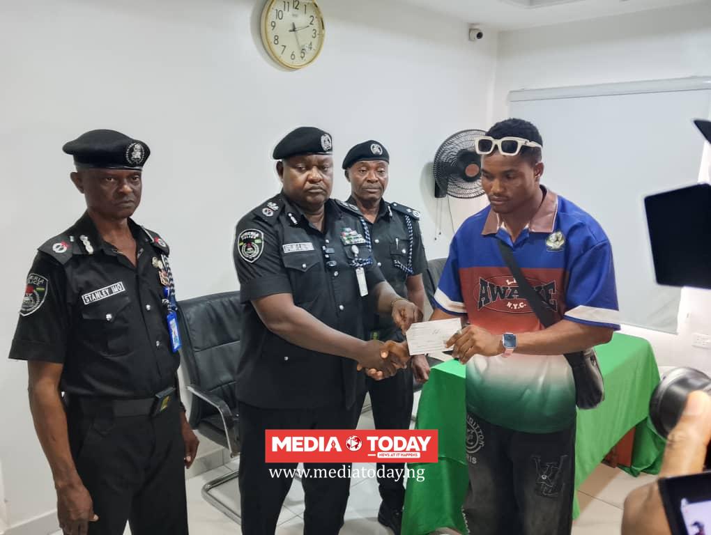Police Presents N17.66m Insurance Cheques to 21 Abia Beneficiaries.