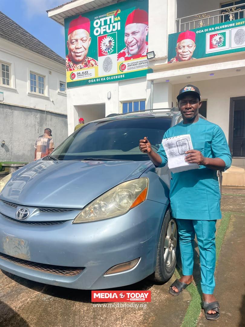 Anyaso Gifts Operational Vehicles To Campaign Directors