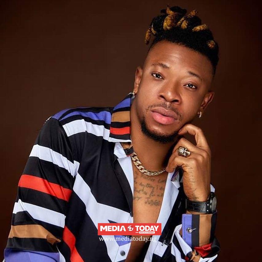 Nigerians now renting 'money sprayers' to pressure guests at parties - Mr Real raises alarm 