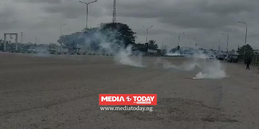 Police Teargas EndSARS Memorial At Lekki Tollgate, Stop Wreath-Laying For 2020 Victims